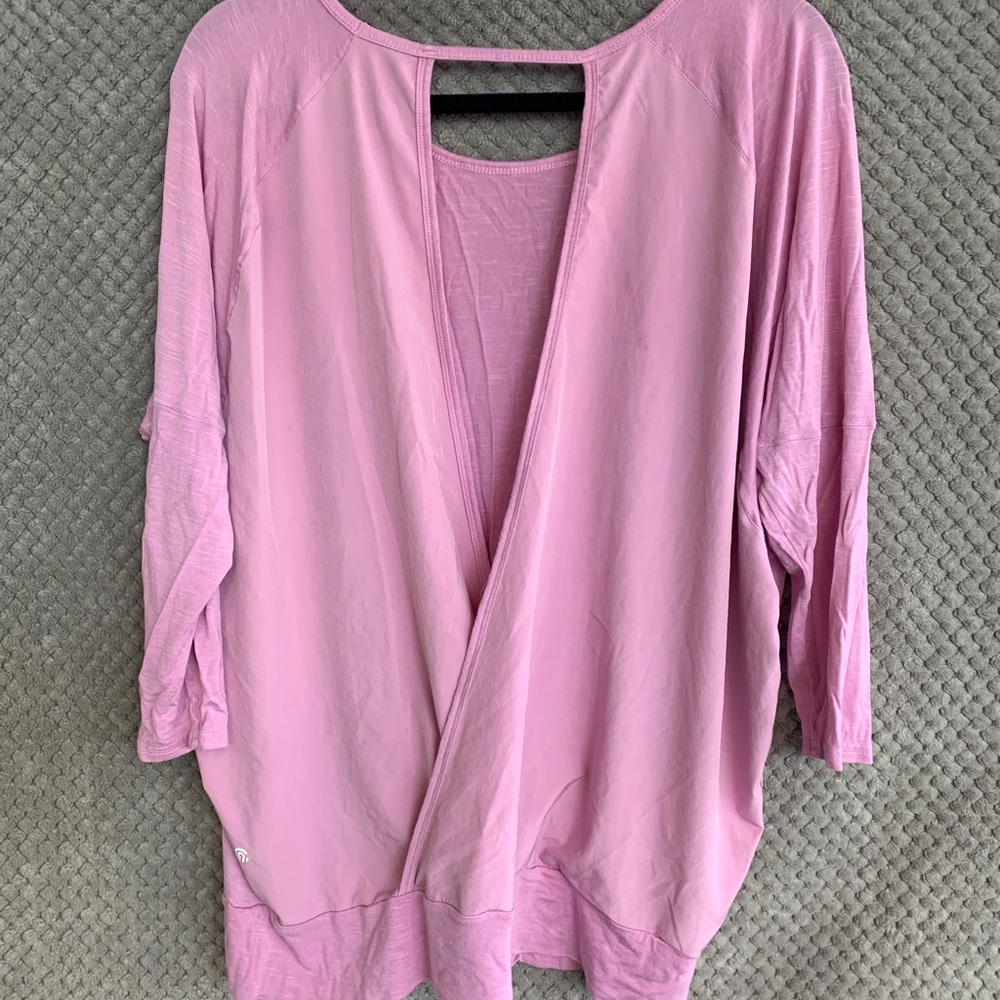 3/4 sleeve athletic shirt